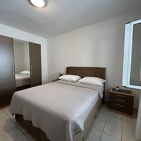 Divna Beach Apartment